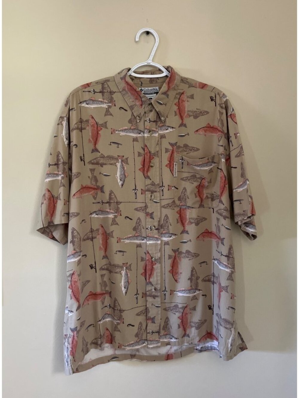 Columbia Mens Large Tan Short Sleeve Button Down Shirt All-Over Fish Graphic